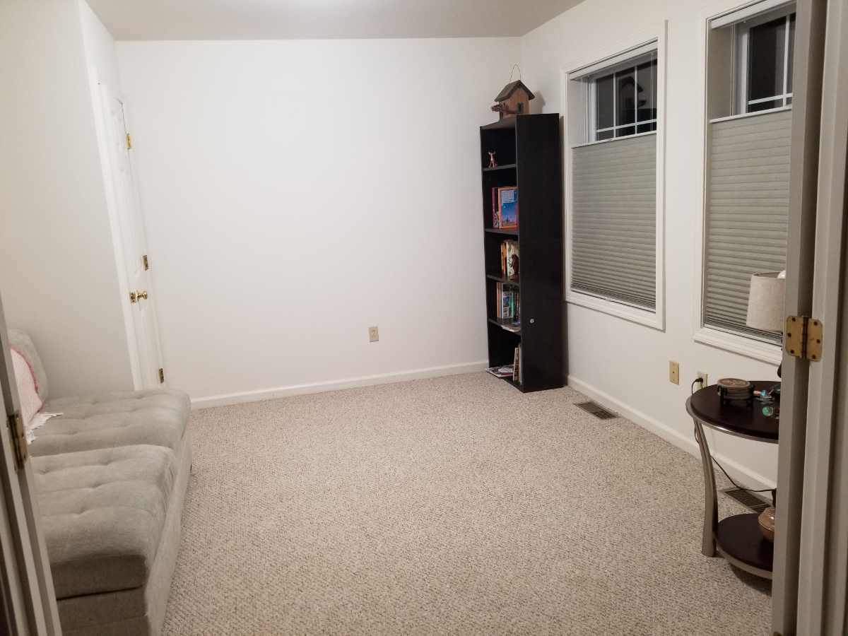 Sunny room for rent, near I89 - Photo 6