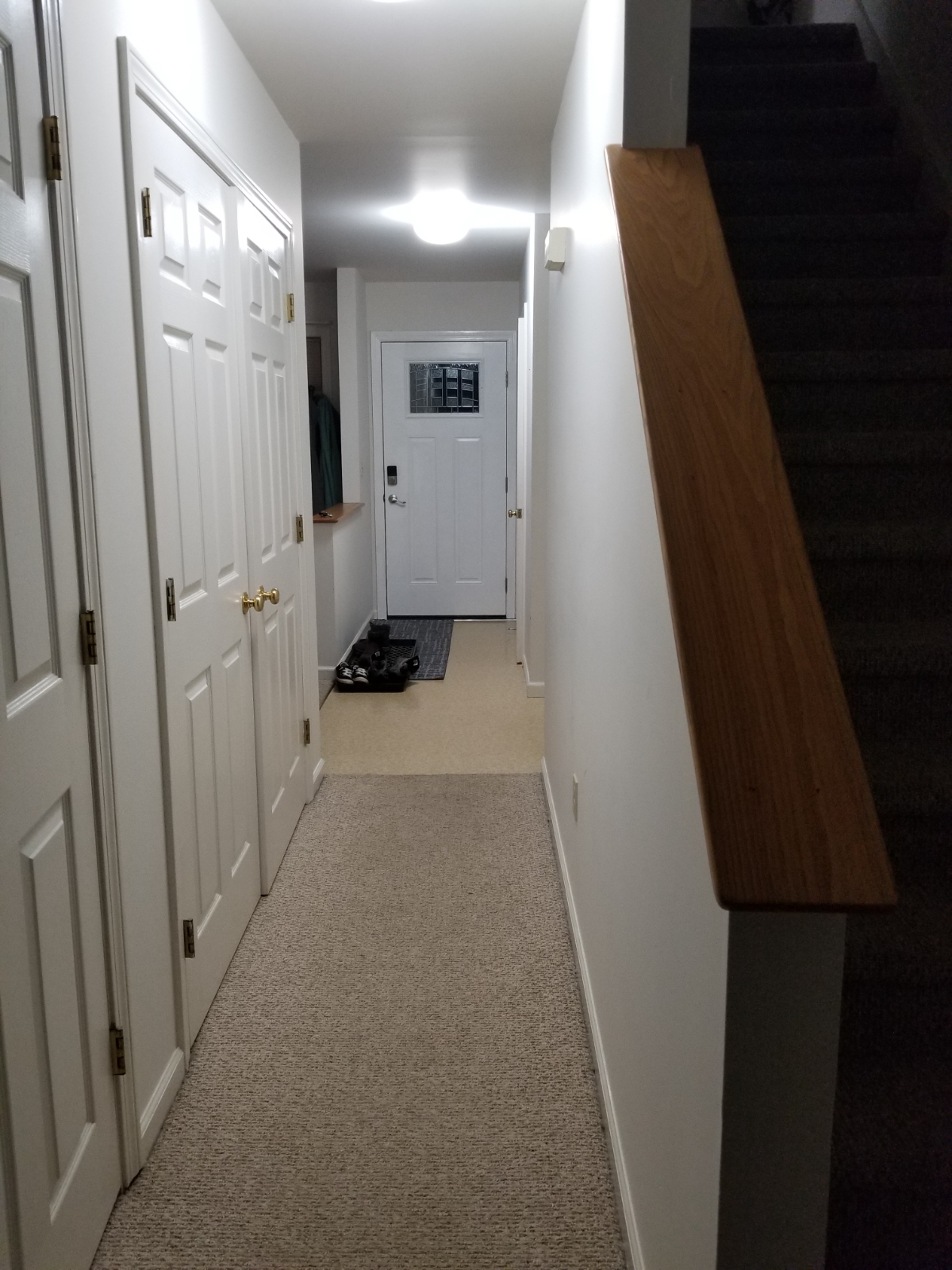 Sunny room for rent, near I89 - Photo 7