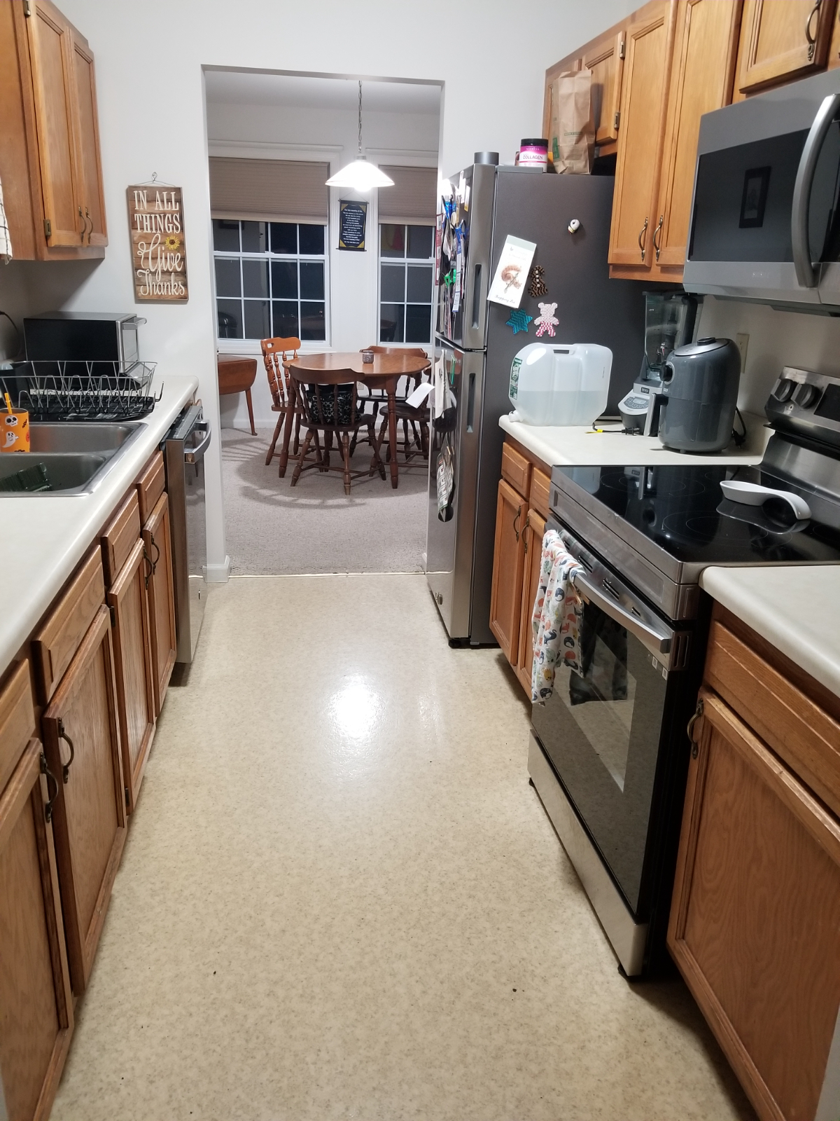 Sunny room for rent, near I89 - Photo 8