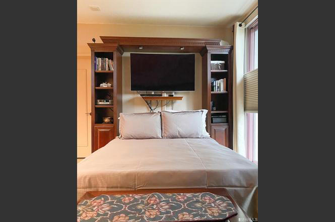 Beautiful 1BR SF Condo ( South Beach) - Photo 4