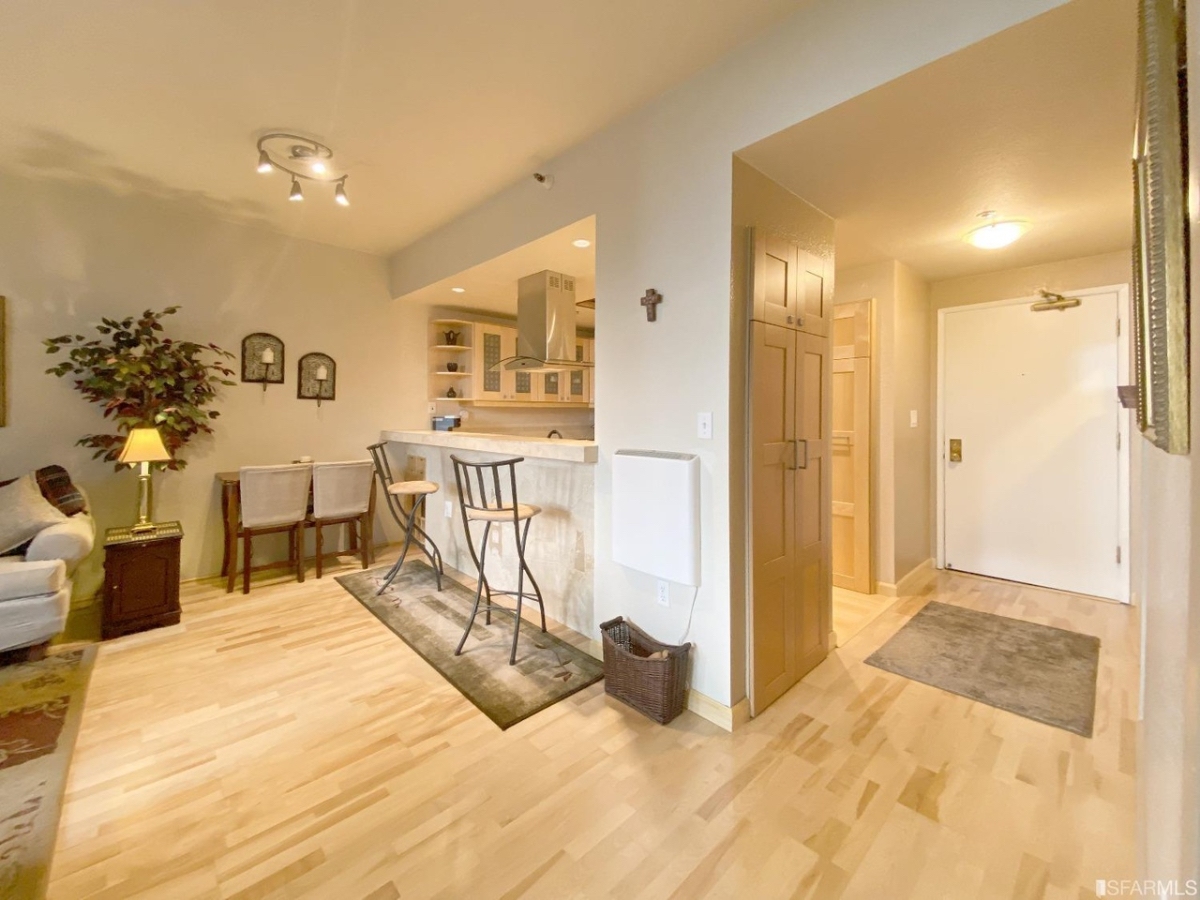 Beautiful 1BR SF Condo ( South Beach) - Photo 1