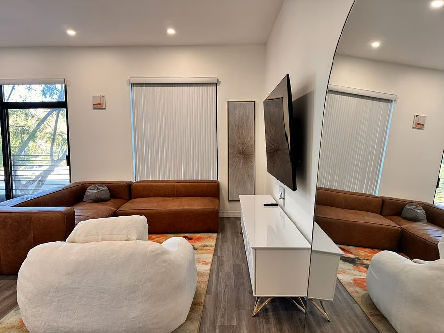 Modern 2-Bed Condo with Premium Amenities, Minutes from Downtown - Photo 6