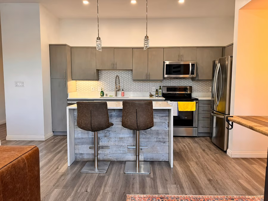 Modern 2-Bed Condo with Premium Amenities, Minutes from Downtown - Photo 4