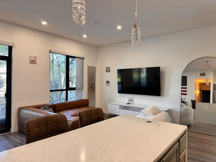 Modern 2-Bed Condo with Premium Amenities, Minutes from Downtown - Photo 3