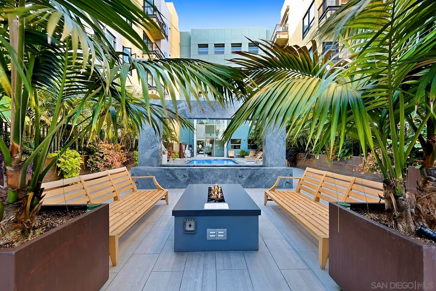 Modern 2-Bed Condo with Premium Amenities, Minutes from Downtown - Photo 1