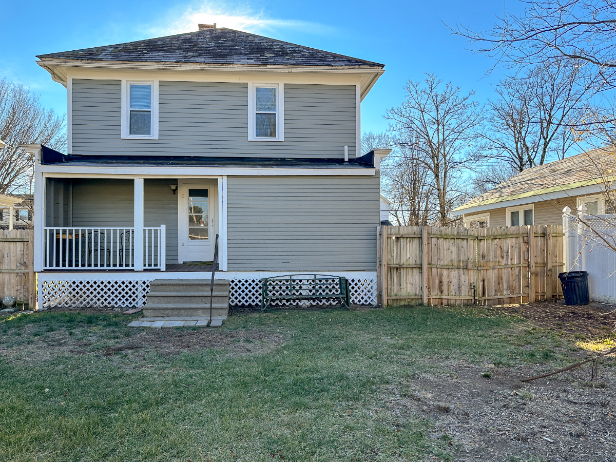 Fully furnished charming 3 bed 1.5 bath Glens Falls home - Photo 2