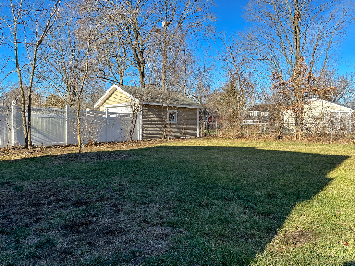 Fully furnished charming 3 bed 1.5 bath Glens Falls home - Photo 3