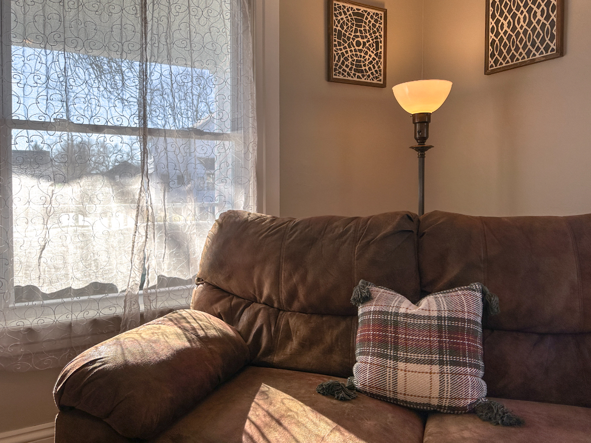 Fully furnished charming 3 bed 1.5 bath Glens Falls home - Photo 6