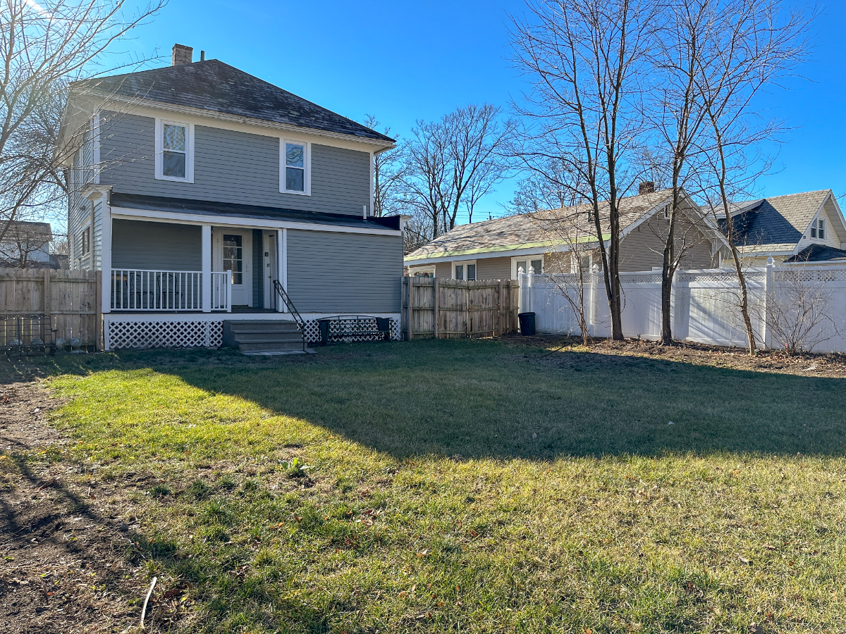 Fully furnished charming 3 bed 1.5 bath Glens Falls home - Photo 11