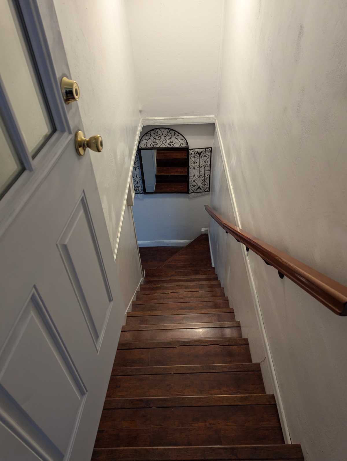 Midtown  Reno Basement apartment - Photo 7