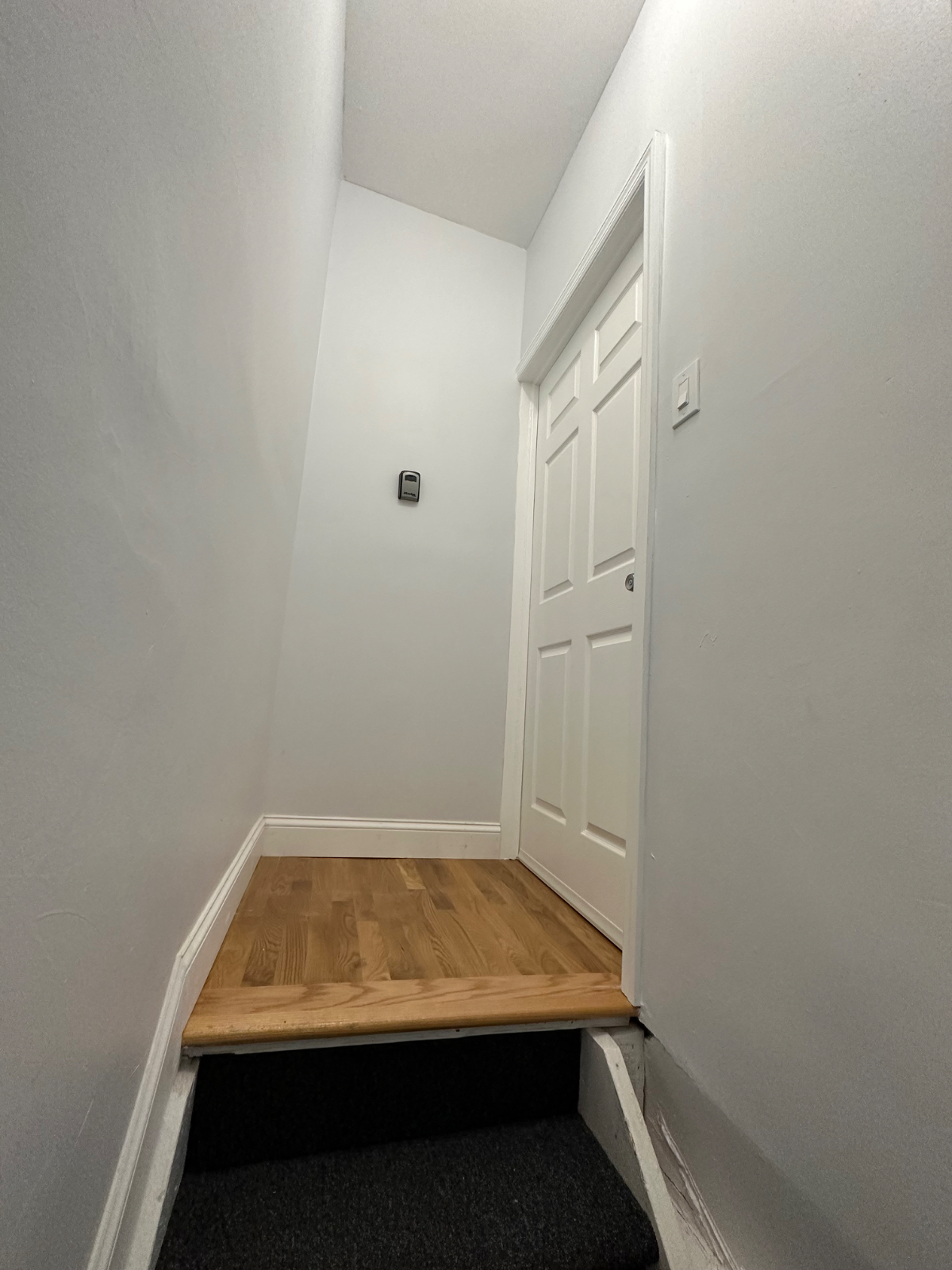Cozy 3rd Floor 3 Bedroom Apartment - Photo 3