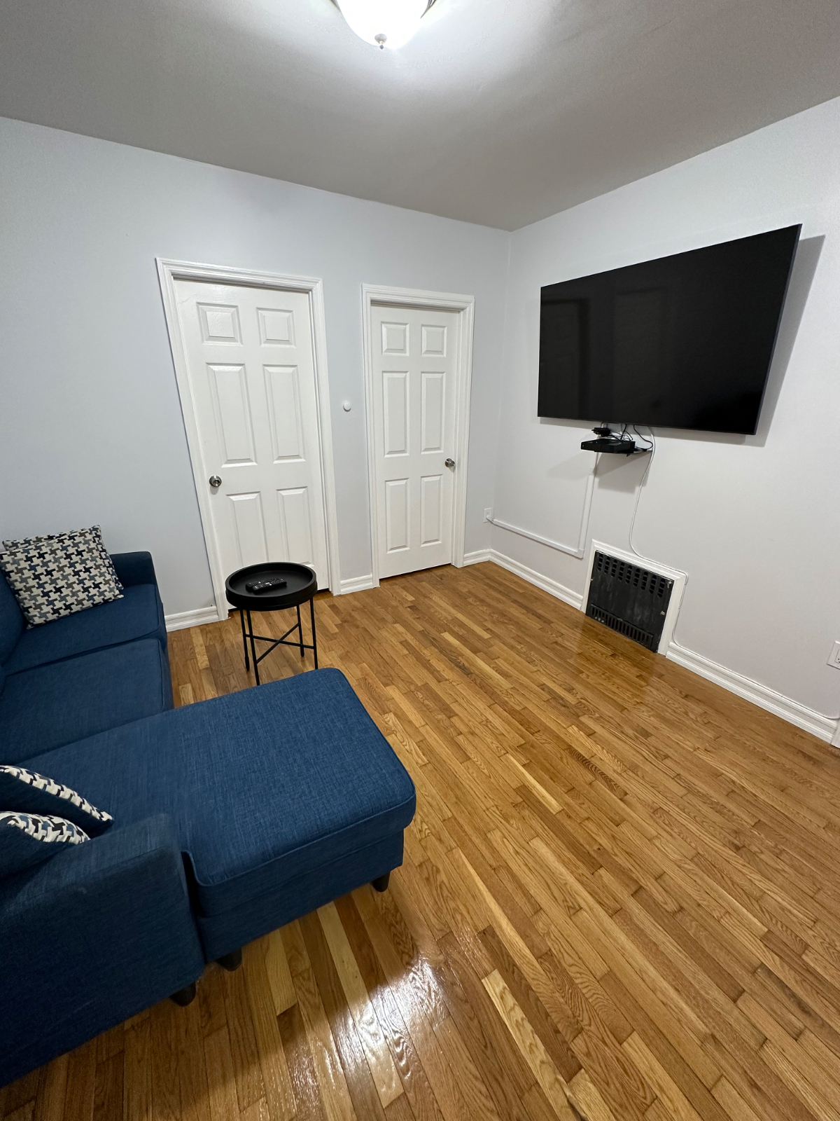 Cozy 3rd Floor 3 Bedroom Apartment - Photo 5