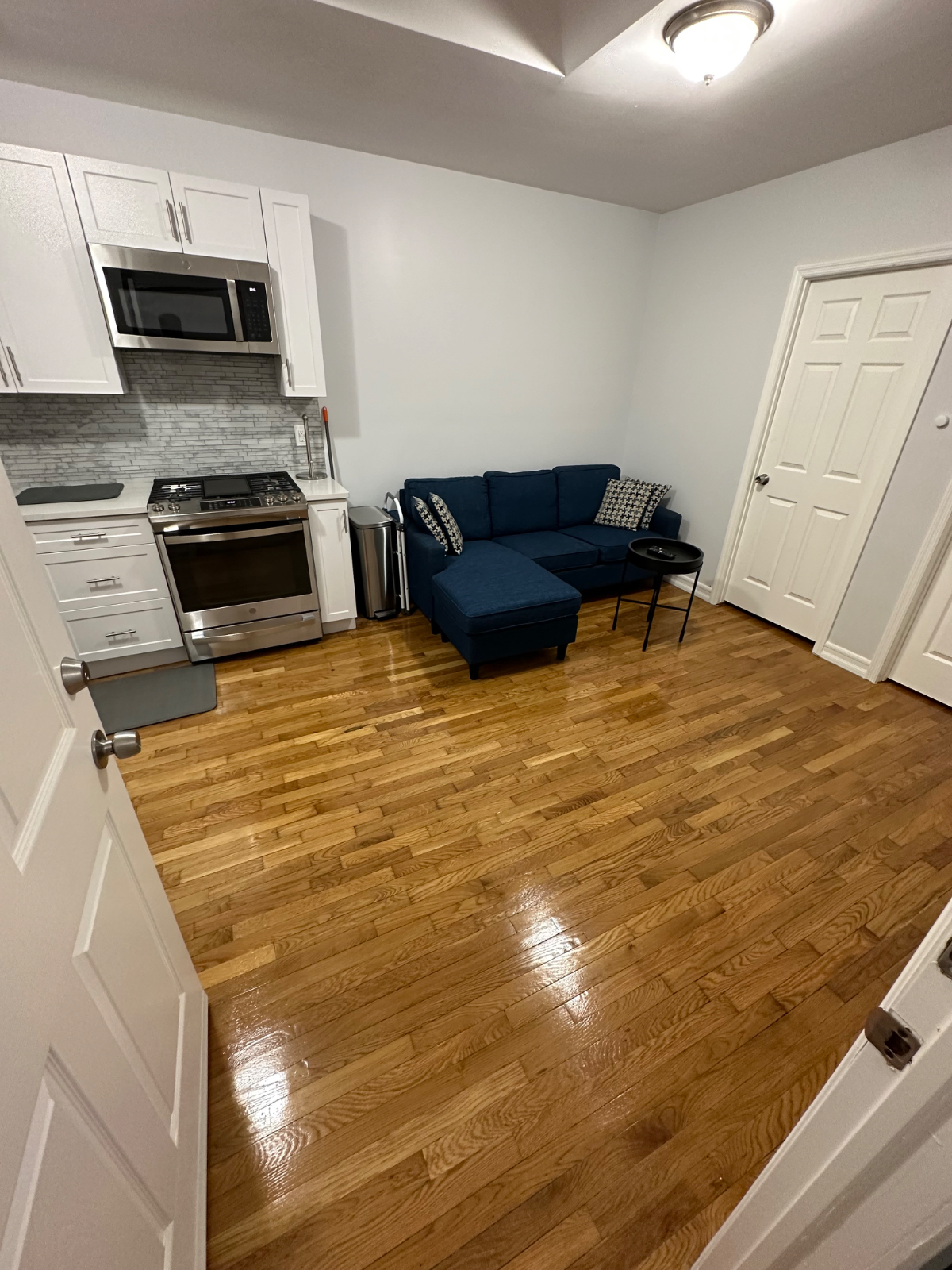 Cozy 3rd Floor 3 Bedroom Apartment - Photo 4