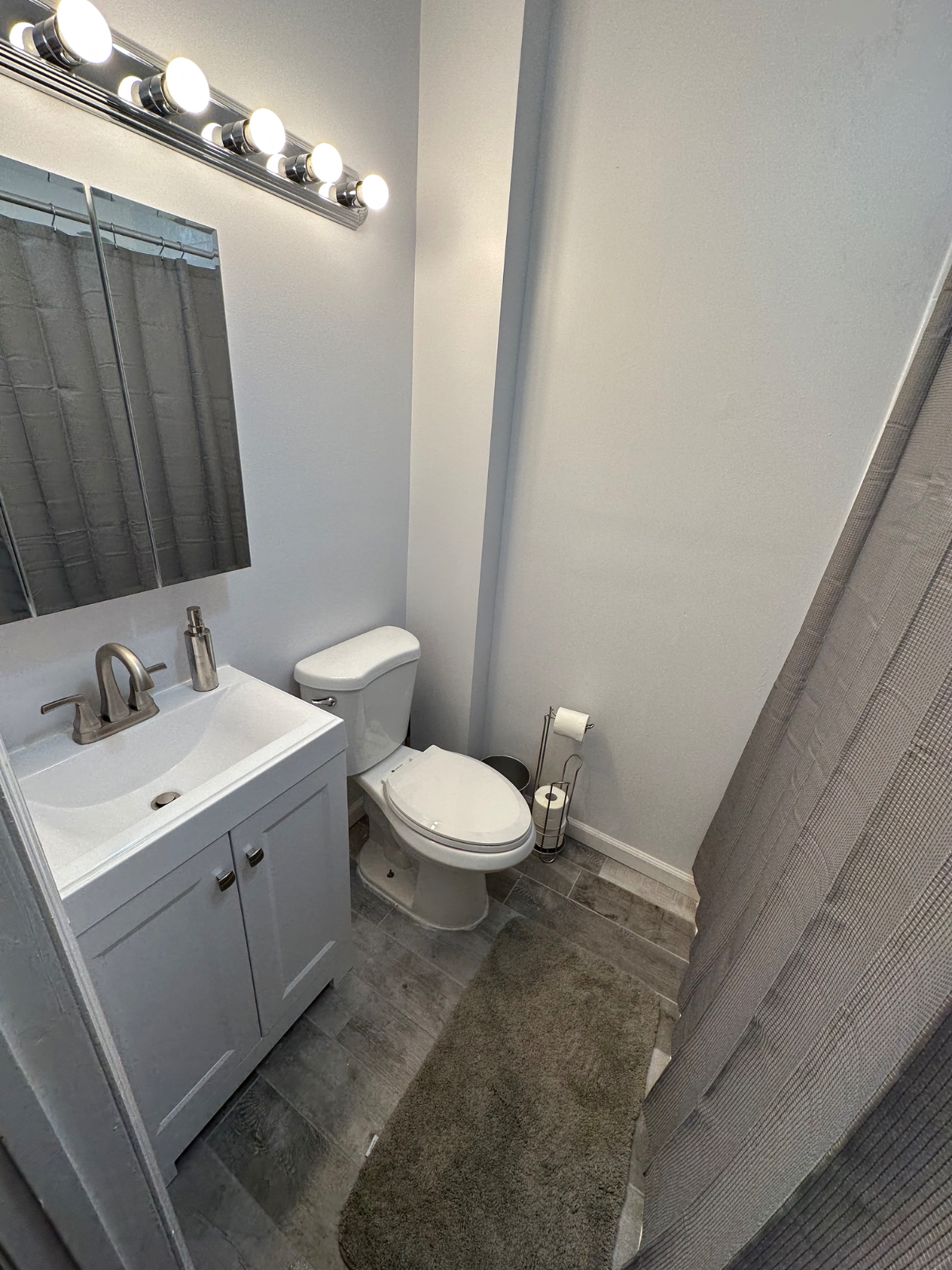 Cozy 3rd Floor 3 Bedroom Apartment - Photo 7