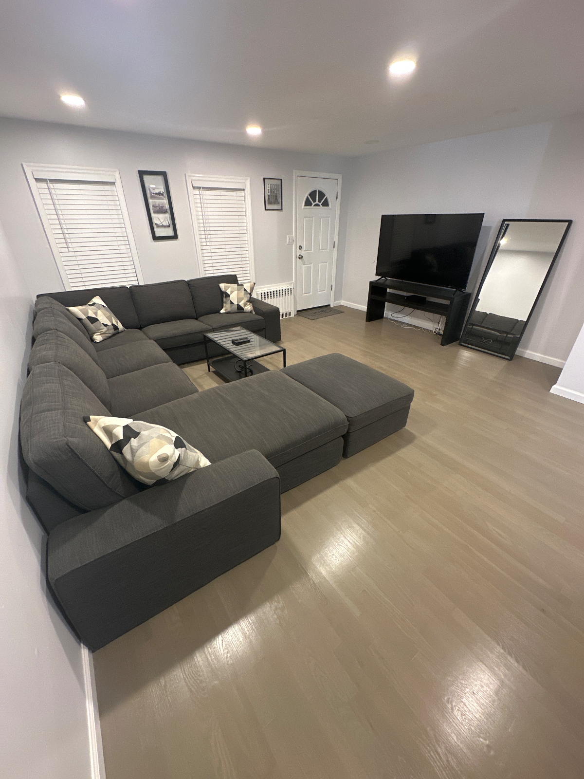 Cozy 3rd Floor 3 Bedroom Apartment - Photo 2