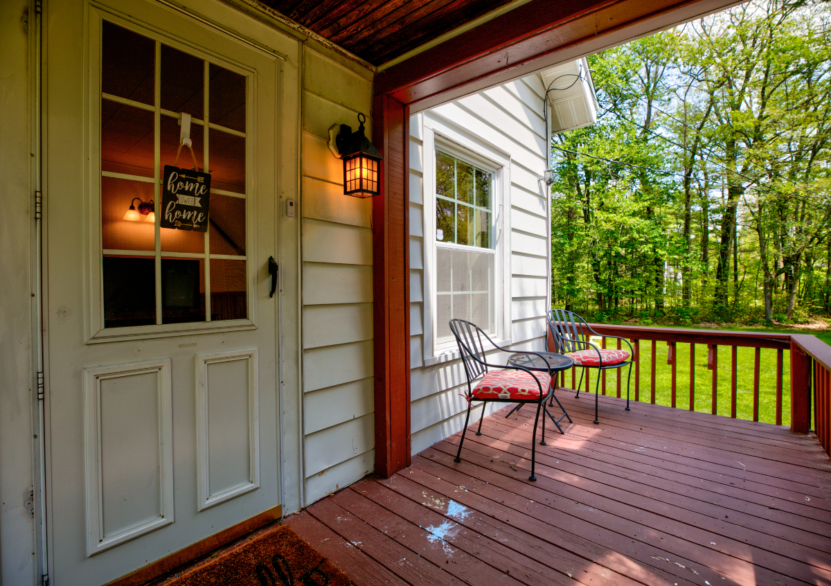 Lake Escape- Cozy 4 bedroom retreat in Lake George - Photo 3