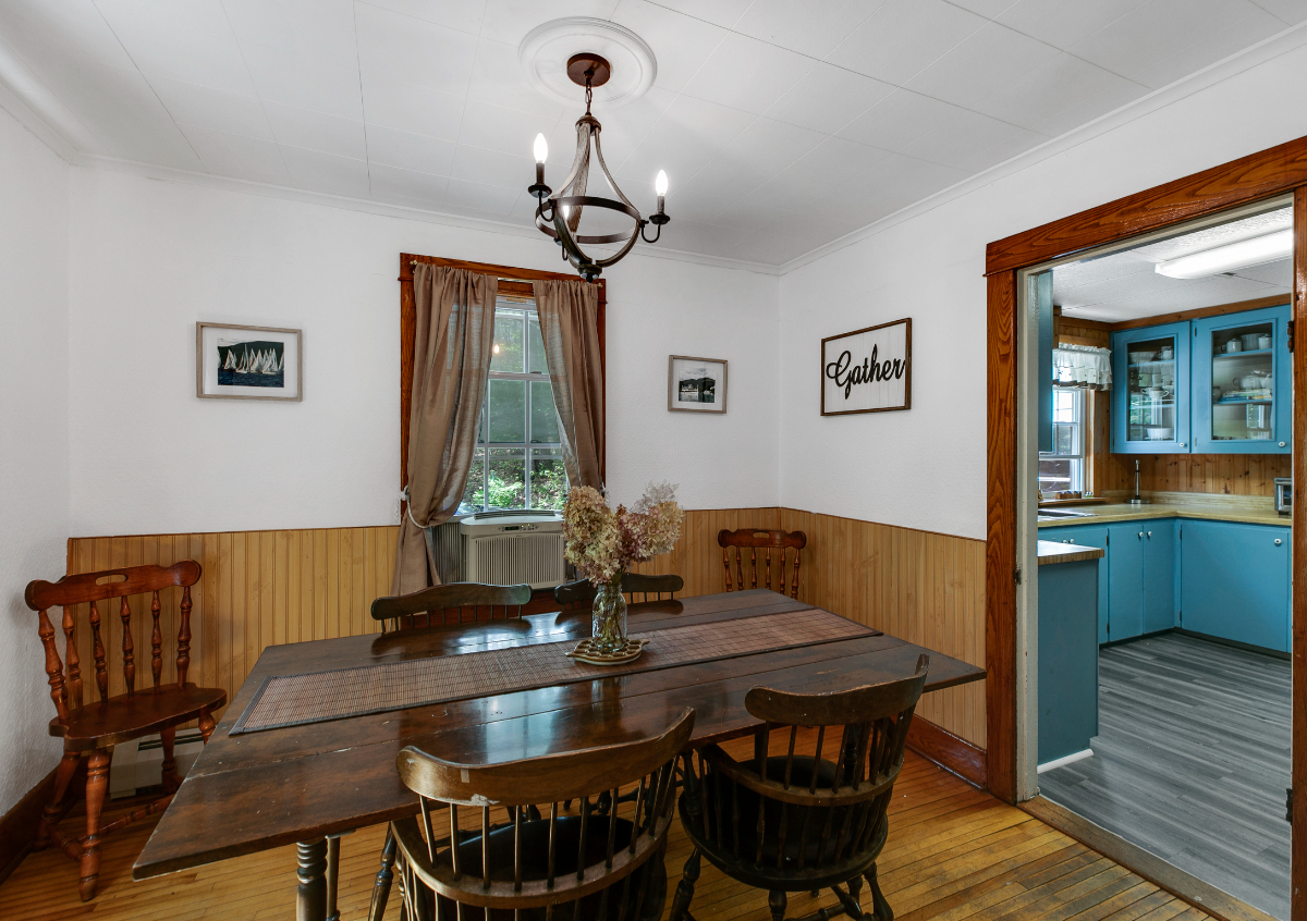 Lake Escape- Cozy 4 bedroom retreat in Lake George - Photo 11