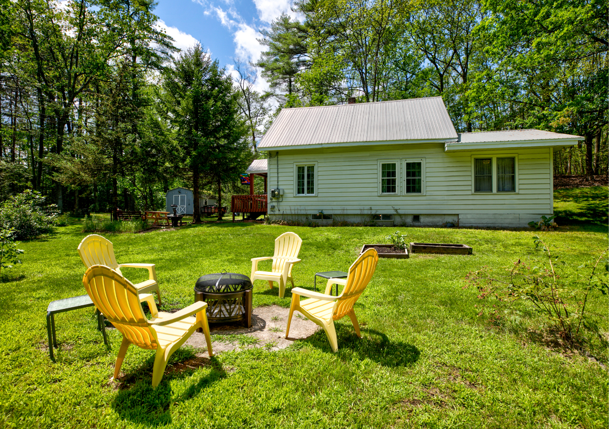 Lake Escape- Cozy 4 bedroom retreat in Lake George - Photo 6