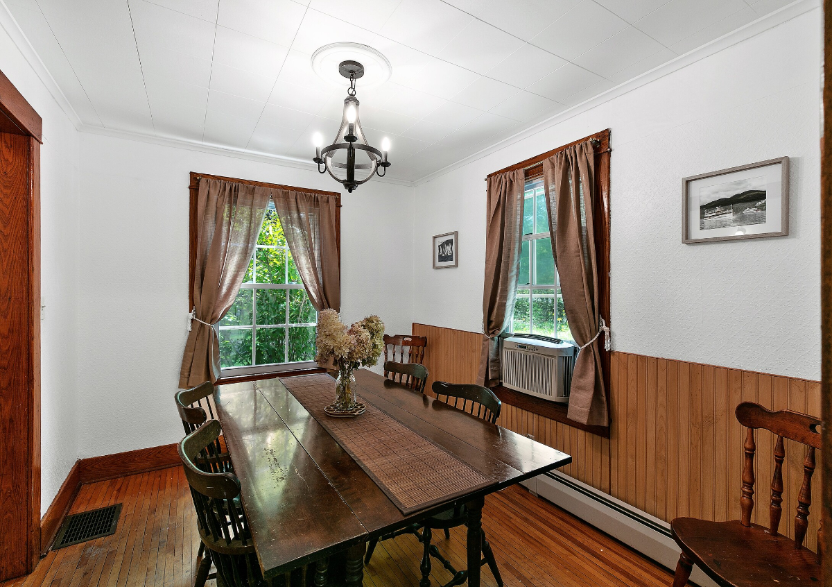 Lake Escape- Cozy 4 bedroom retreat in Lake George - Photo 10