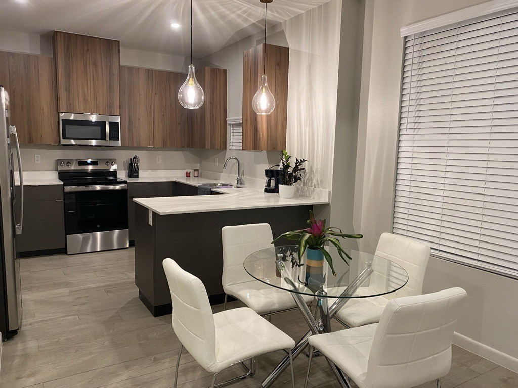 Gorgeous New Apartment - Photo 11