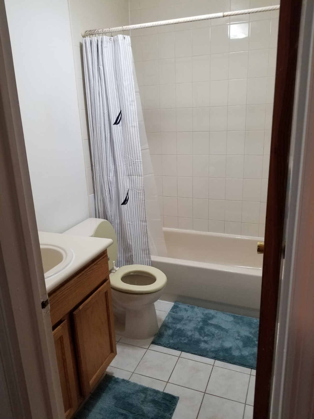 Quiet private room and bath. Next to transit... - Photo 7