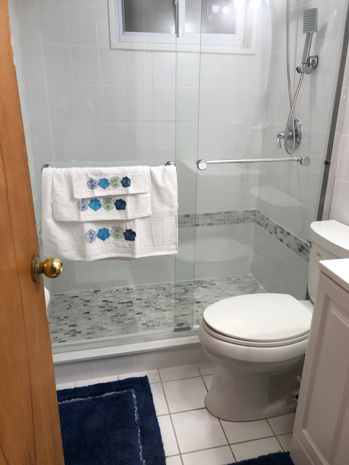 Modern & Cozy 1-Bedroom Basement Apartment - Conveniently Located Near Amenities - Photo 3