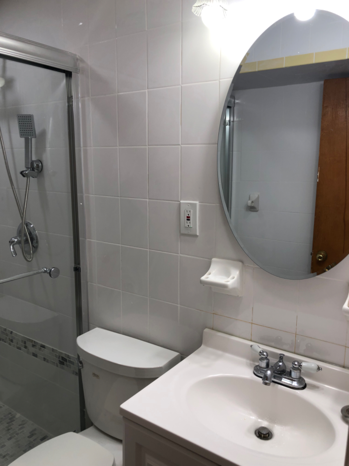 Modern & Cozy 1-Bedroom Basement Apartment - Conveniently Located Near Amenities - Photo 4