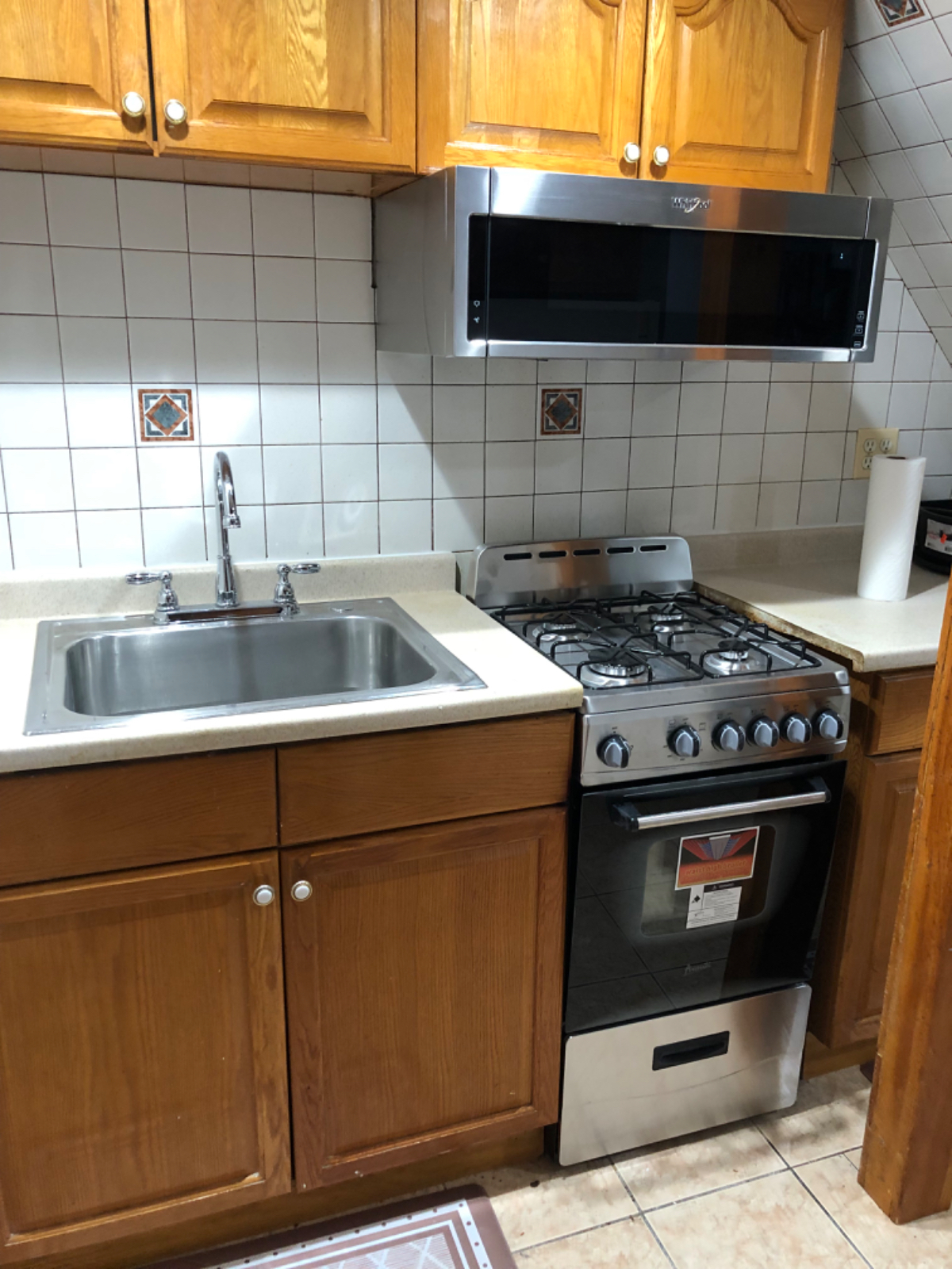 Modern & Cozy 1-Bedroom Basement Apartment - Conveniently Located Near Amenities - Photo 1