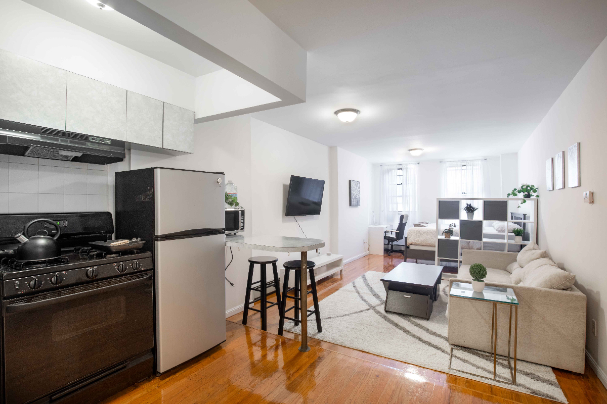 UES MANHATTAN - STUNNING 2 BR - Photo 1