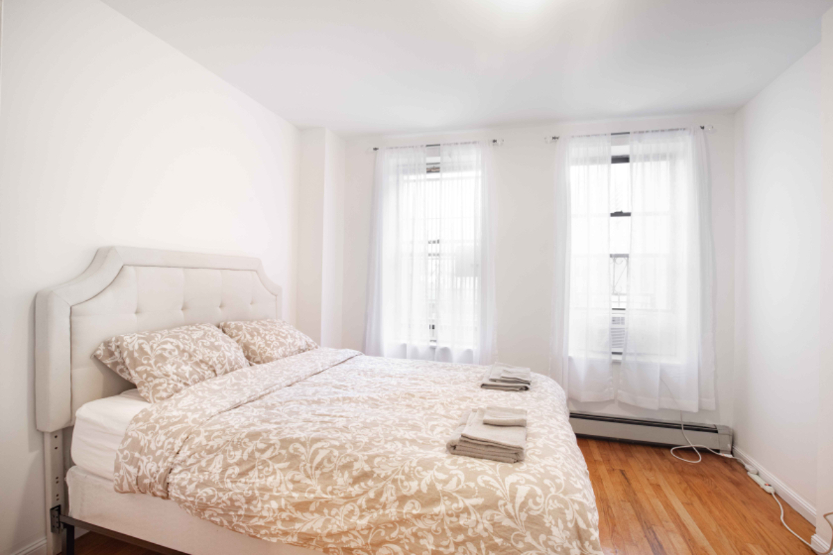 UES MANHATTAN - STUNNING 2 BR - Photo 2