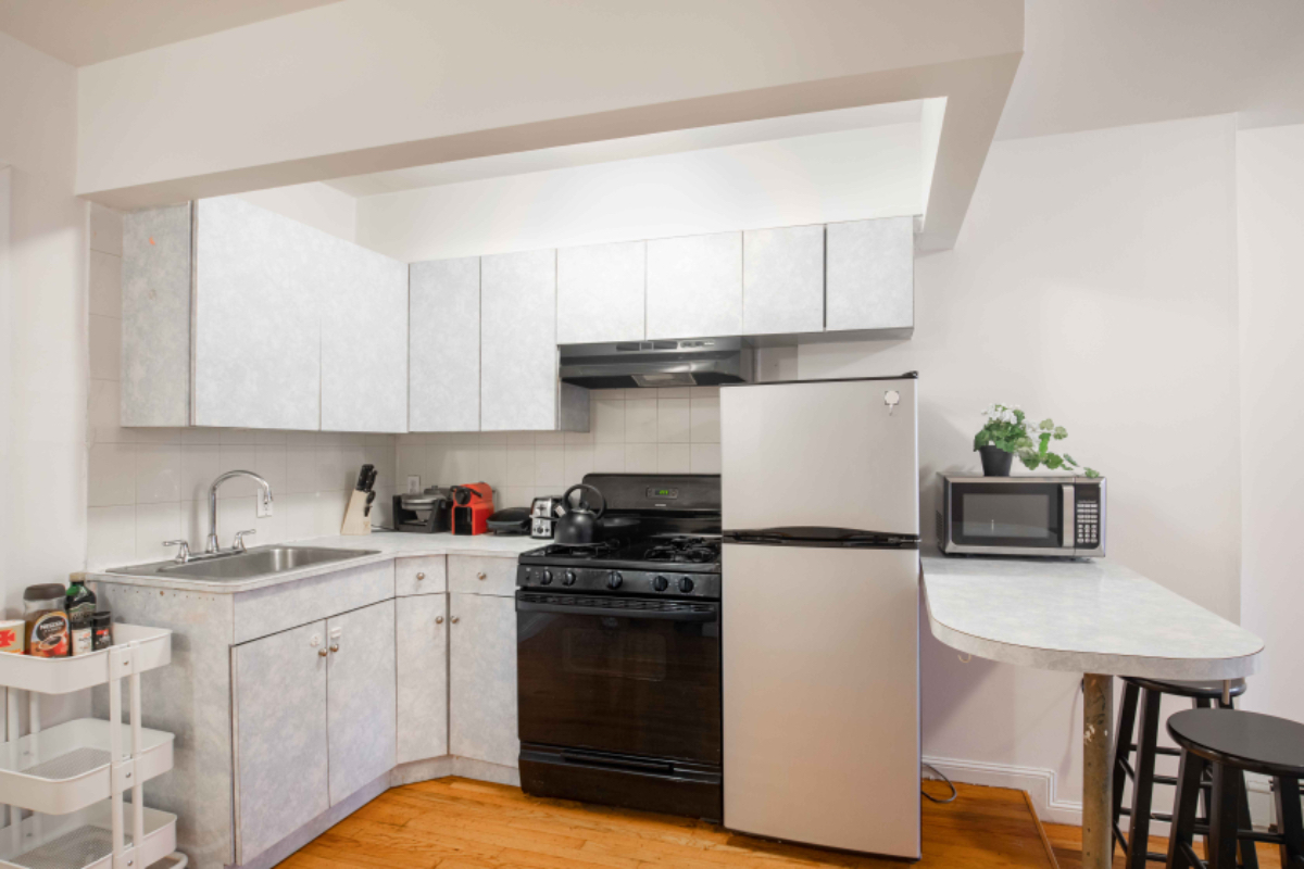 UES MANHATTAN - STUNNING 2 BR - Photo 4