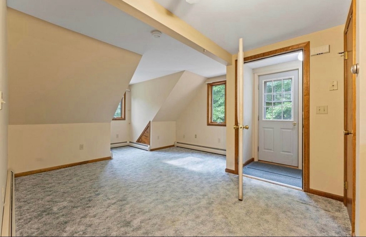 1BR/1BA Idyllic Apartment at the foot of the Green Mountains - Photo 3