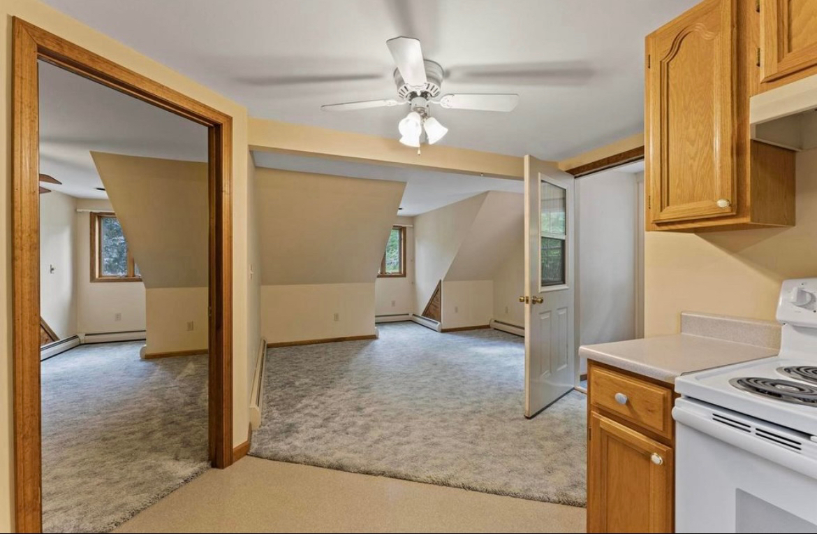 1BR/1BA Idyllic Apartment at the foot of the Green Mountains - Photo 4
