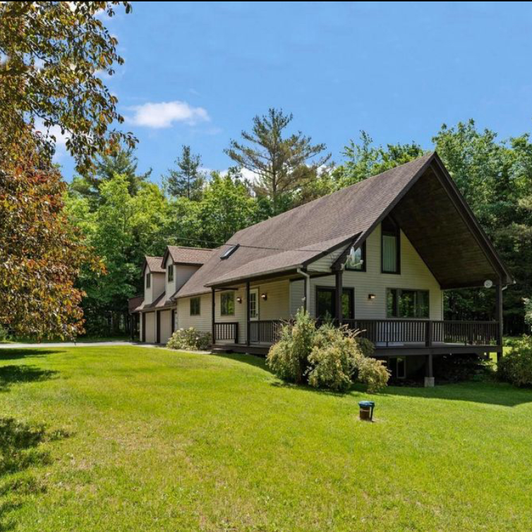 1BR/1BA Idyllic Apartment at the foot of the Green Mountains - Photo 11