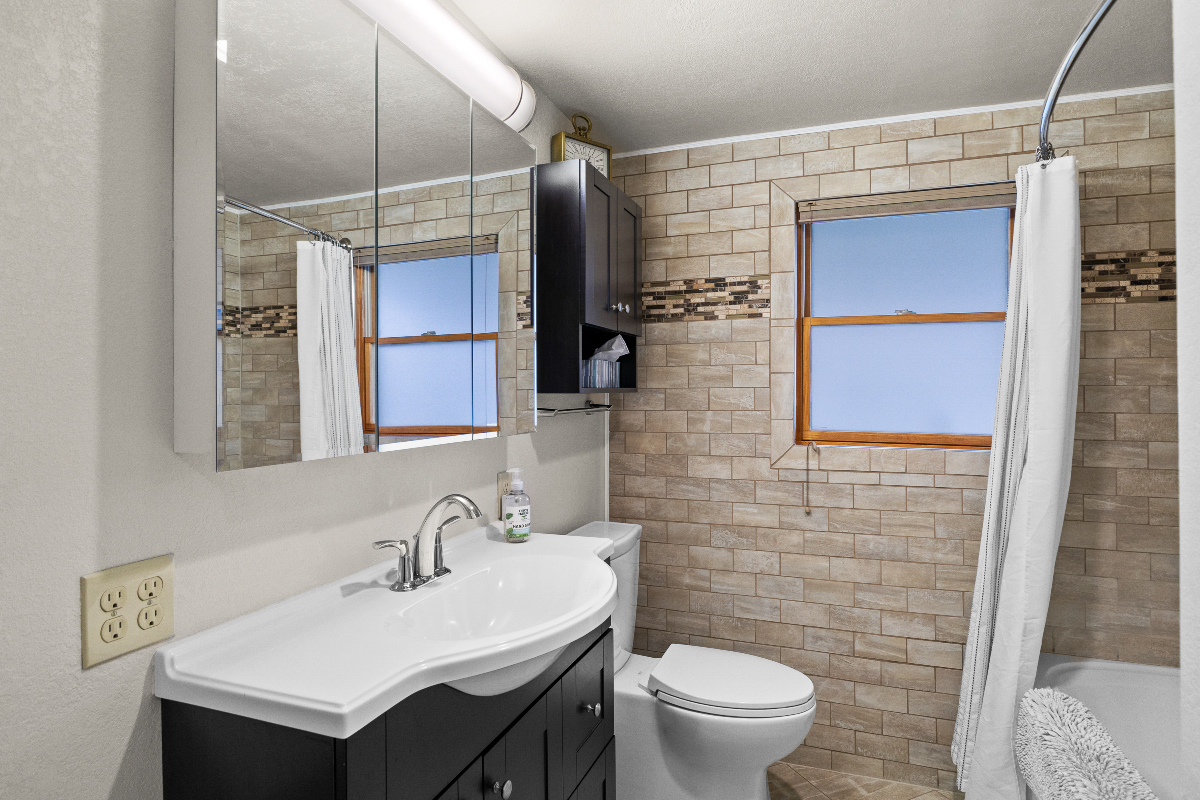 Modern Wyoming Bungalow - Photo 12