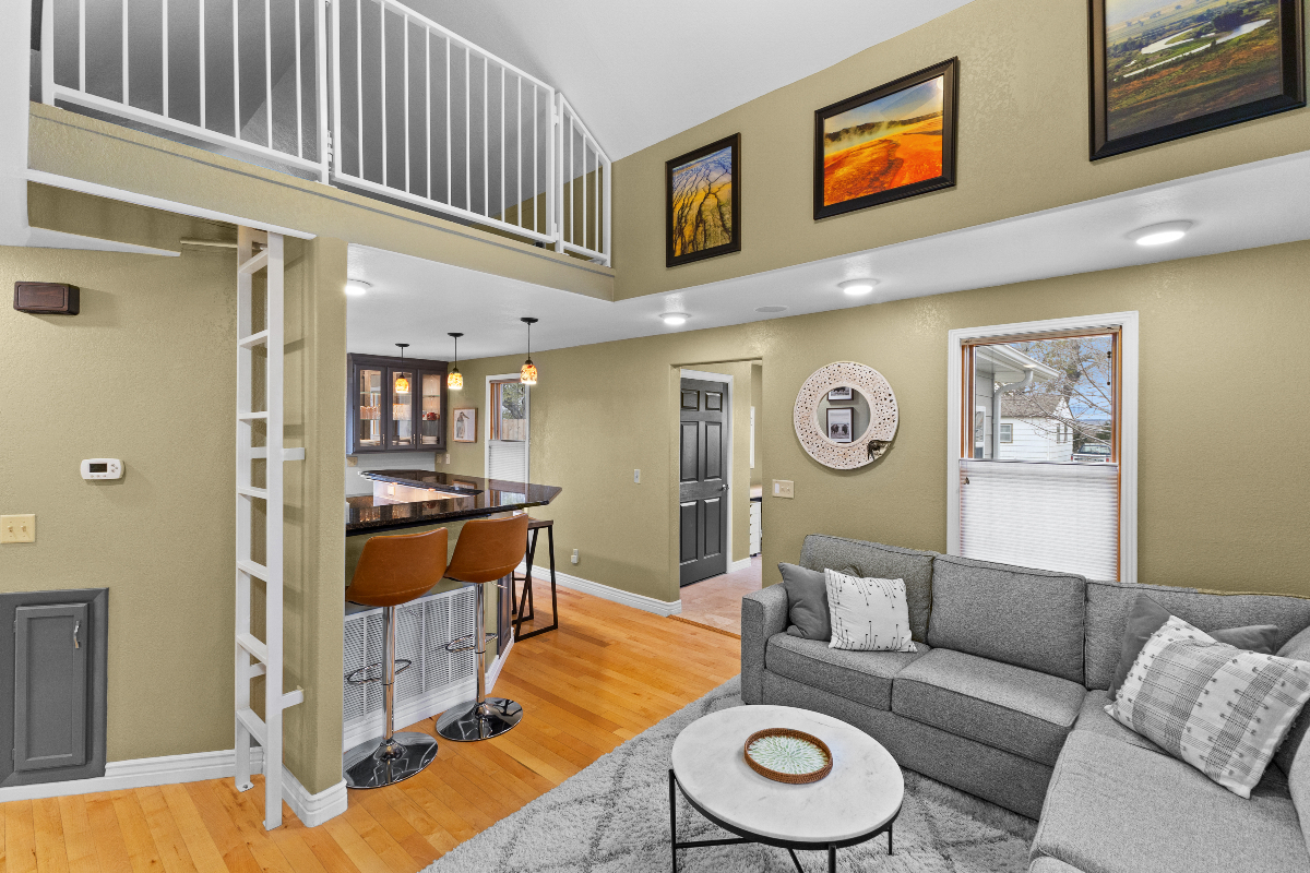 Modern Wyoming Bungalow - Photo 4