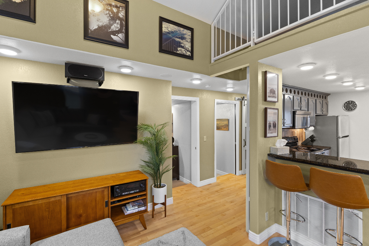 Modern Wyoming Bungalow - Photo 3