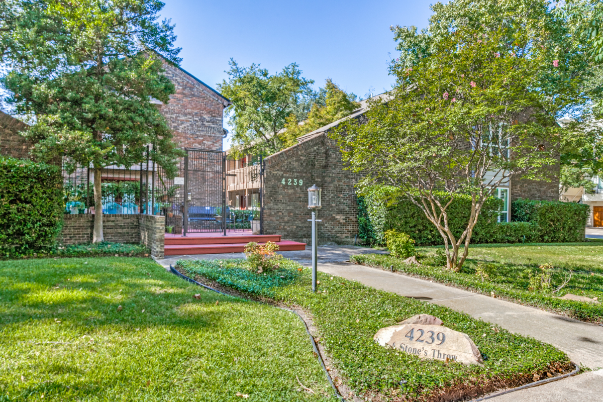 Dallas Chic Retreat Gated Community 1BR with Comfort