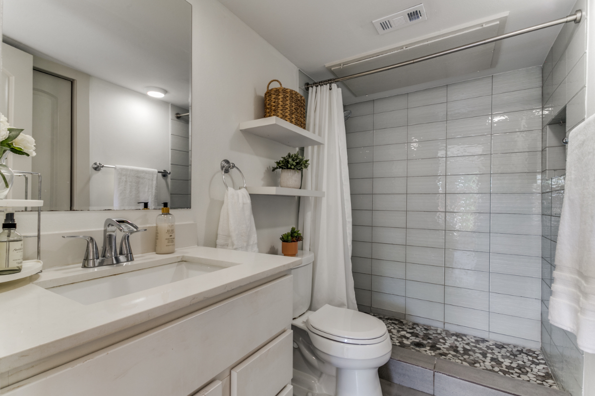 Dallas Chic Retreat Gated Community 1BR with Comfort - Photo 10