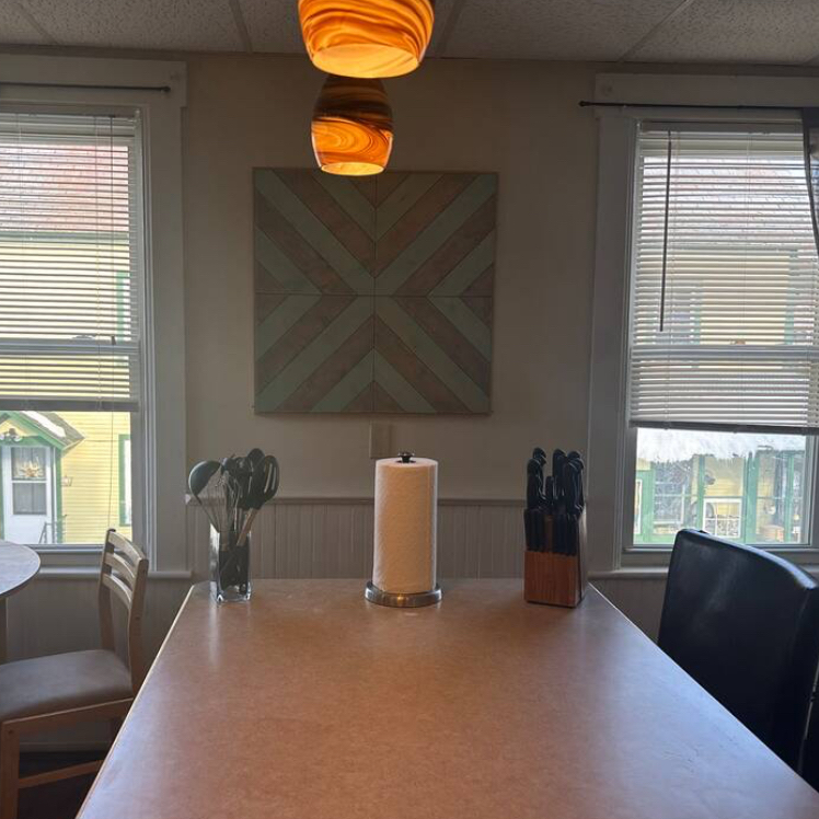 Peaceful 1-bed unit downtown - Photo 8