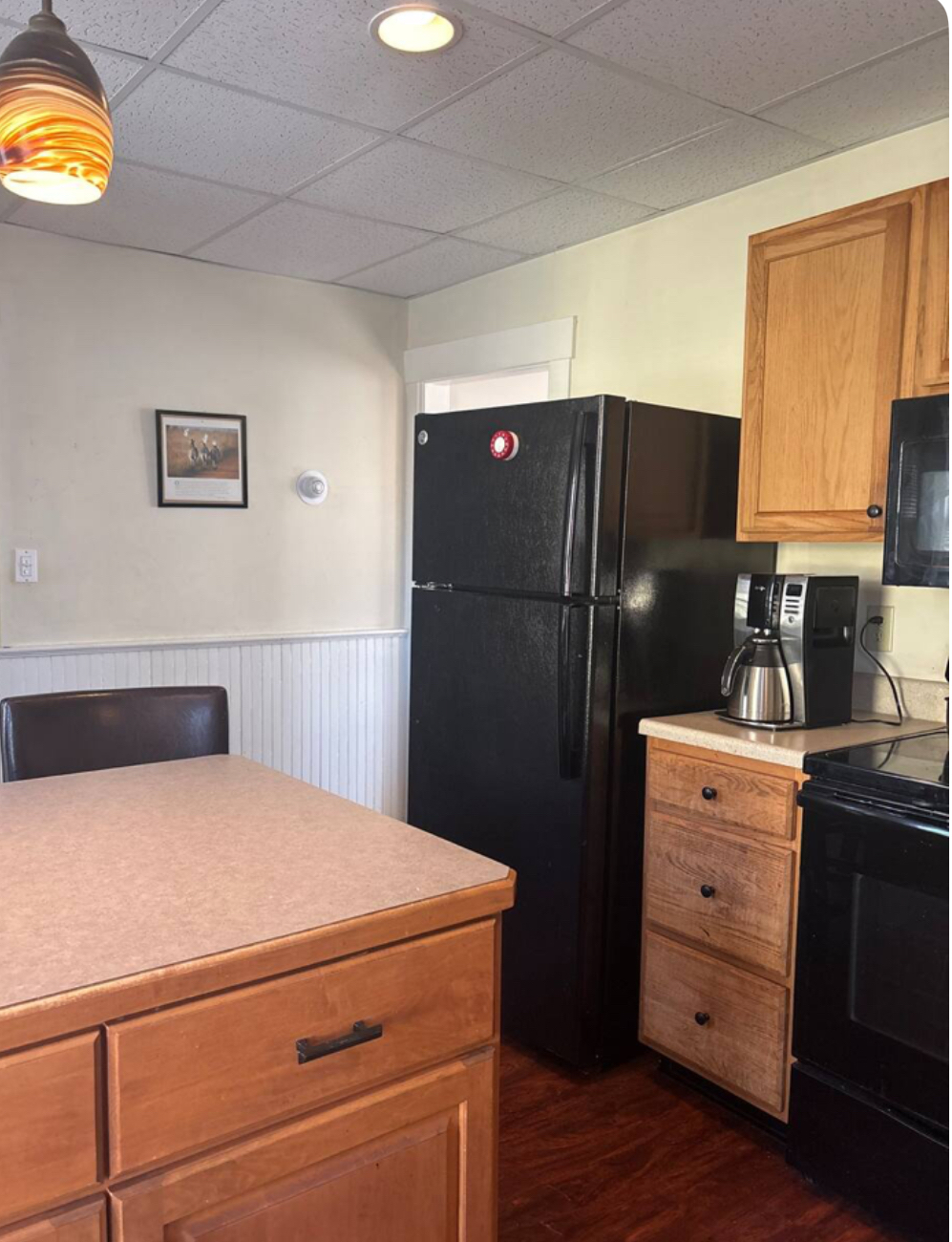 Peaceful 1-bed unit downtown - Photo 5