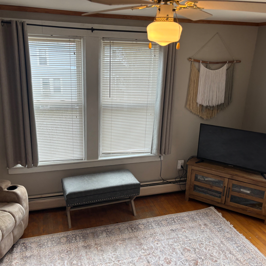 Peaceful 1-bed unit downtown - Photo 3