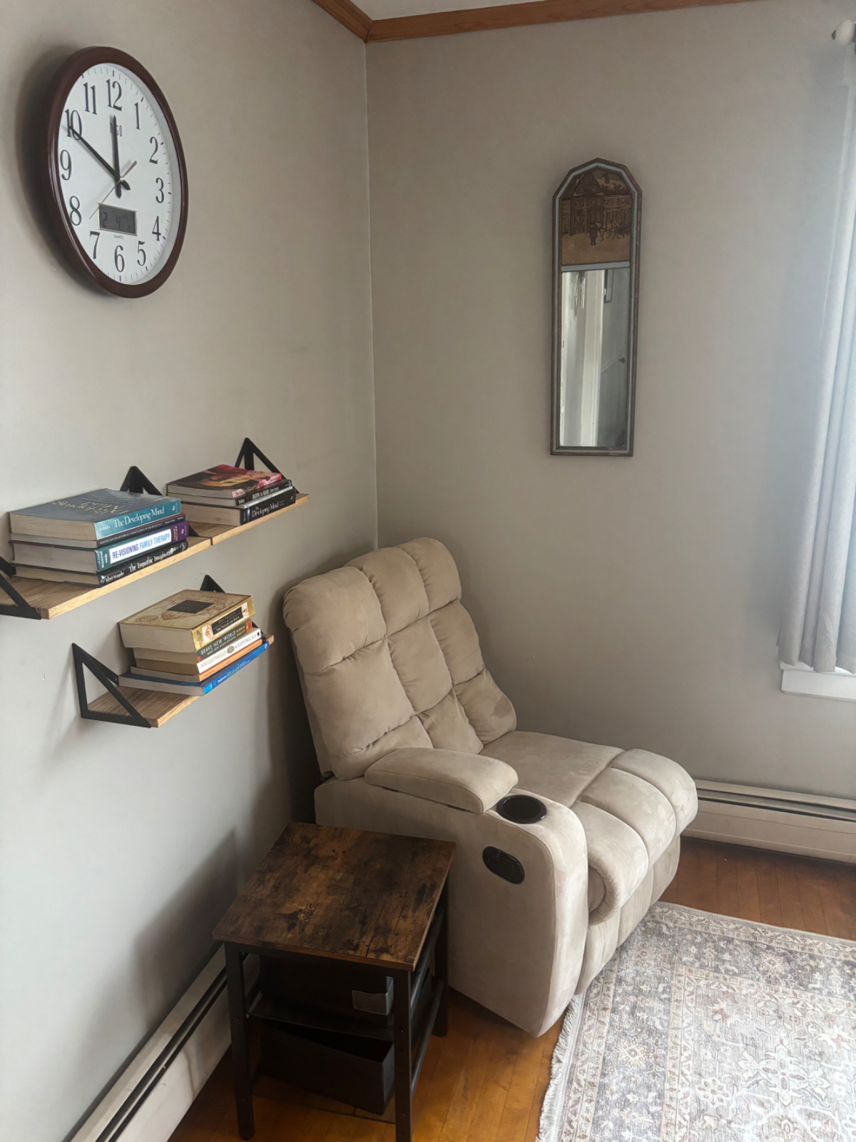 Peaceful 1-bed unit downtown - Photo 4