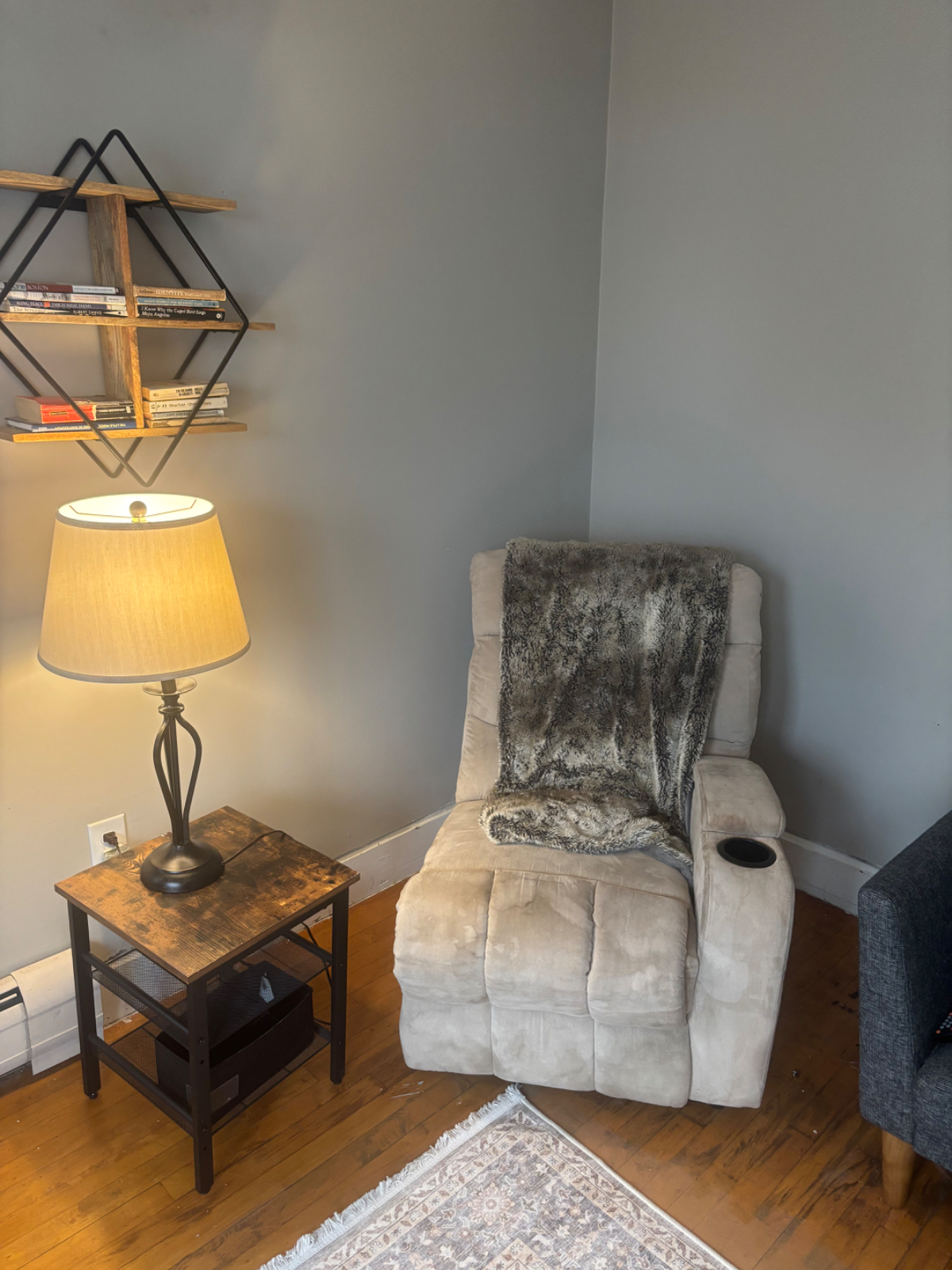 Peaceful 1-bed unit downtown - Photo 7