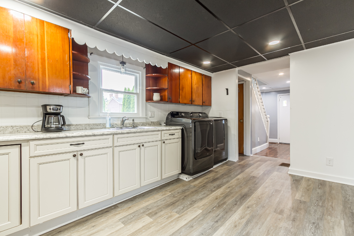 COZY SINGLE FAMILY HOME GENEVA, NY (college, hospital, lake, music, casino, skiing, wineries) - Photo 6