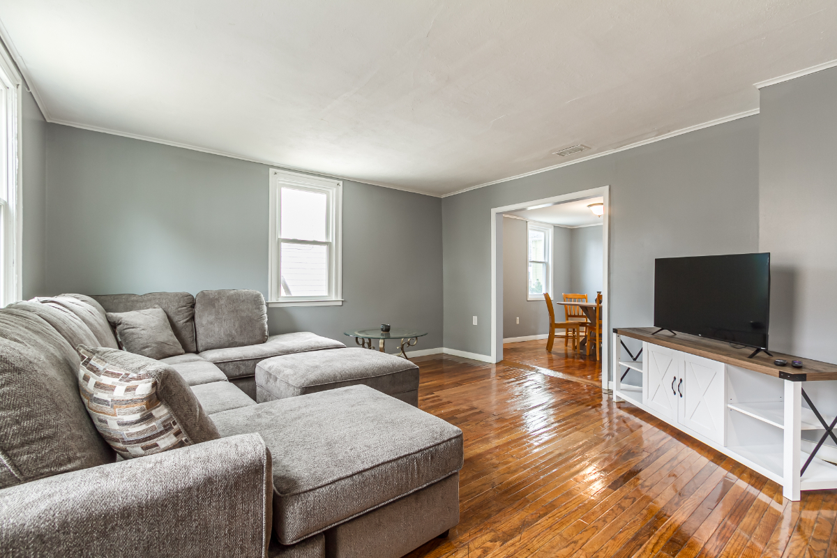 COZY SINGLE FAMILY HOME GENEVA, NY (college, hospital, lake, music, casino, skiing, wineries) - Photo 3