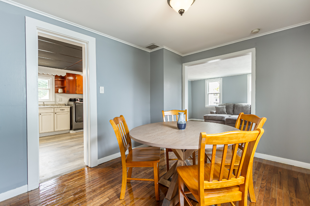 COZY SINGLE FAMILY HOME GENEVA, NY (college, hospital, lake, music, casino, skiing, wineries) - Photo 2