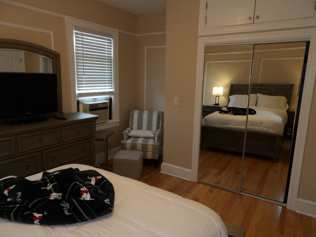 FURNISHED 1- BEDROOM HAVEN, NEAR HOSPITALS AND TRANSIT - Photo 8