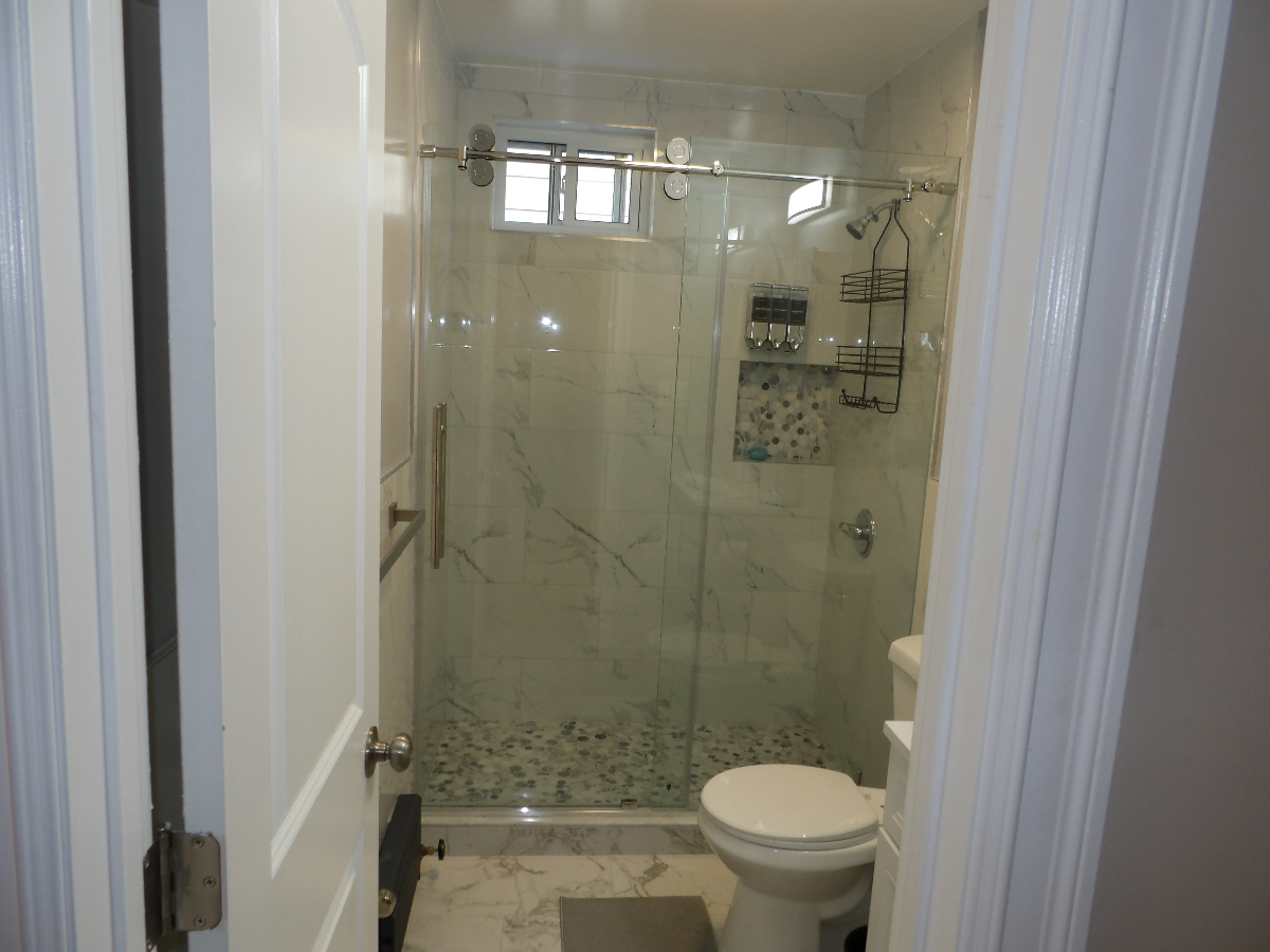 FURNISHED 1- BEDROOM HAVEN, NEAR HOSPITALS AND TRANSIT - Photo 10