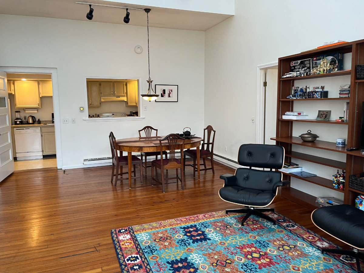 Lovely 2 bedroom apt in old school in quiet neighborhood near hospitals and park in the City of Roch - Photo 2